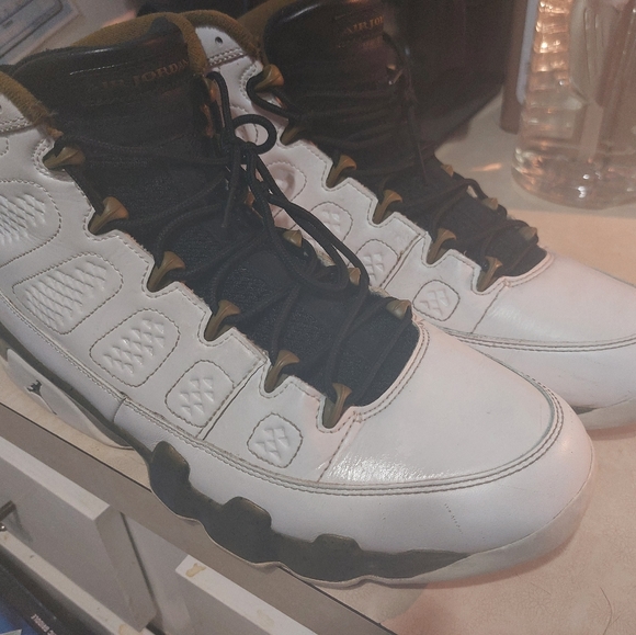 Jordan IX Statue Size 12